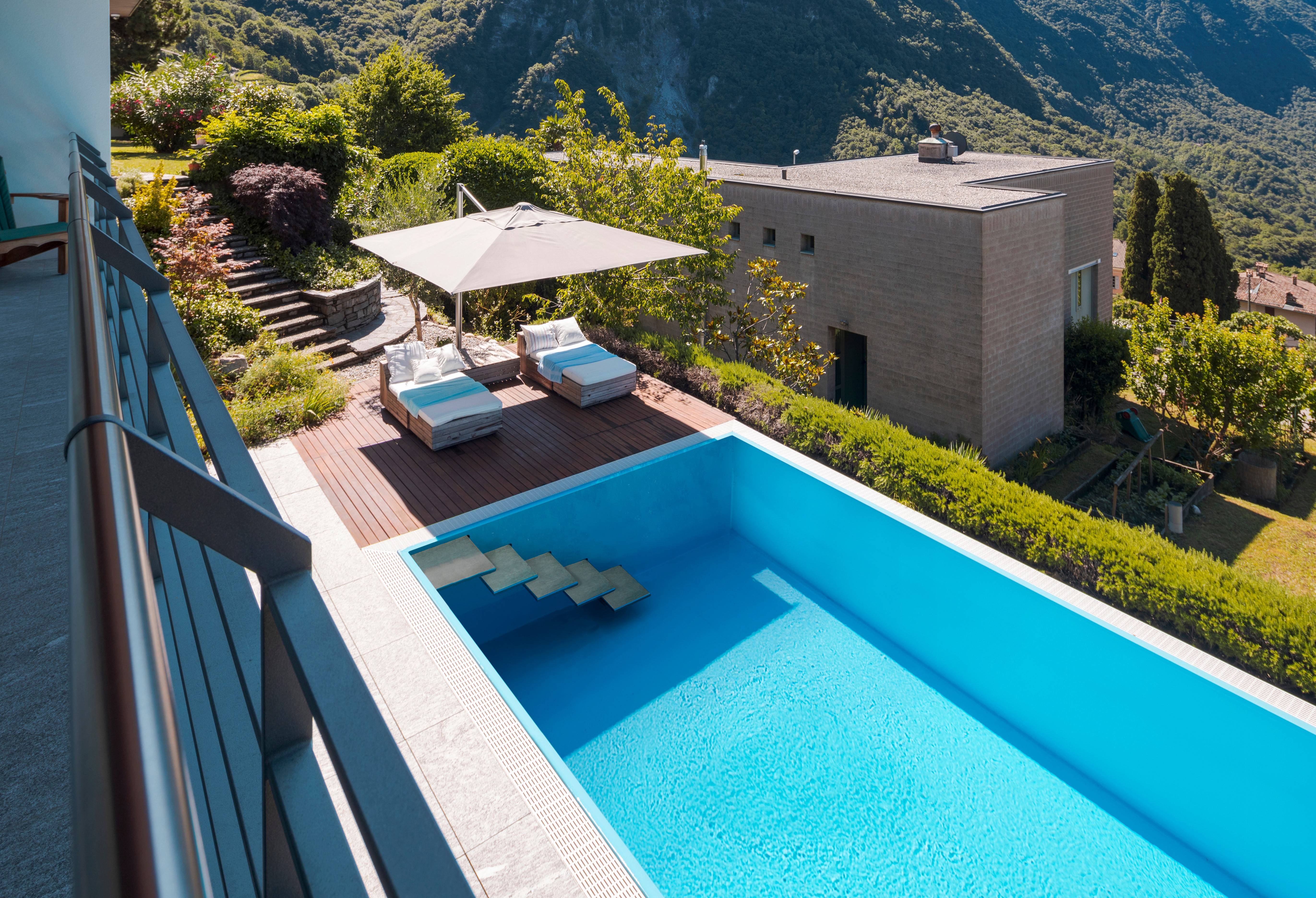 Piscine coque haut de gamme : L&#039;ELEGANTE (3 tailles)